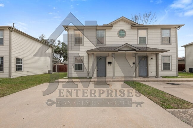 Building Photo - Duplex For Lease Unit Cravens Place C1