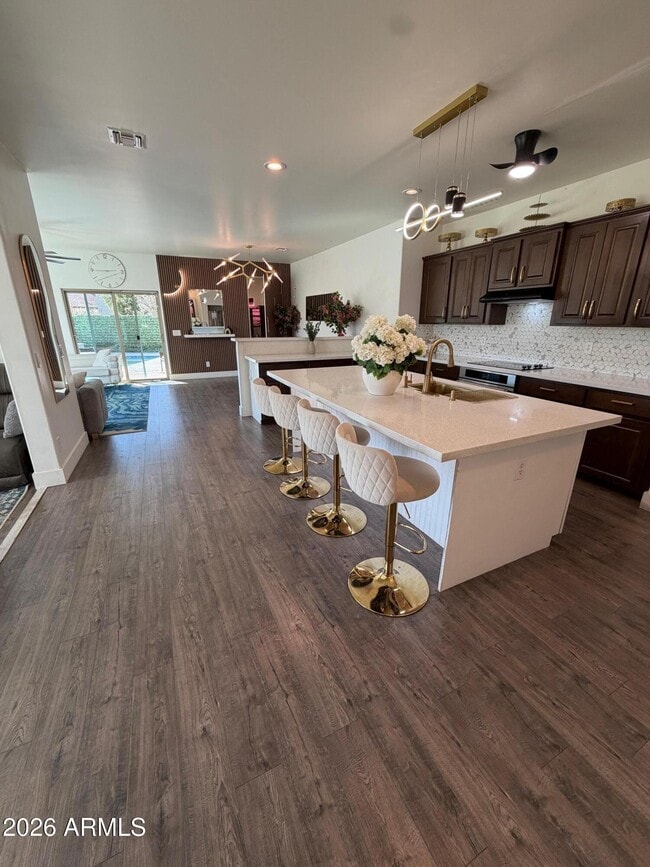 Building Photo - 1507 E Apollo Rd