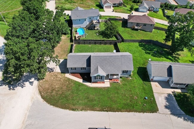 Photo - 23600 Roulette Rd