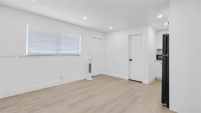 Photo - 32 SW 9th St Unit 2