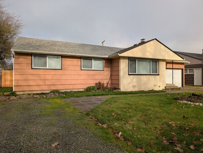 Photo - Charming 3 bed/1 bath with large yard and great patio space!