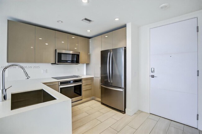 Photo - 2000 Metropica Wy Unit 2302