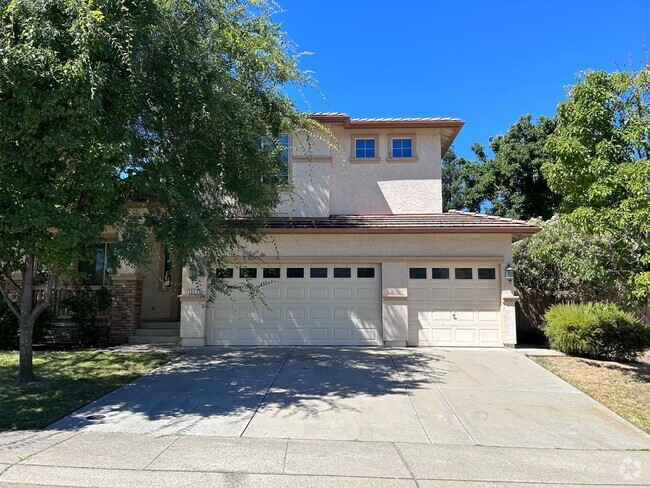 Building Photo - Five Bedroom Three Bathroom in Broadstone Rental