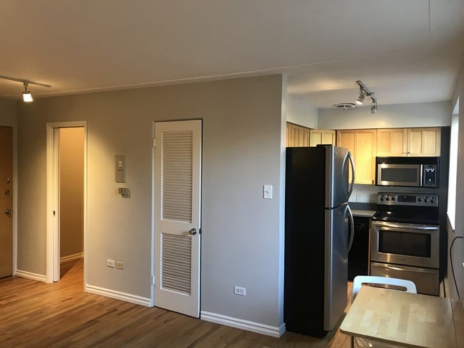 Building Photo - 656 Logan St Unit 3 Rental