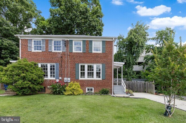 Photo - 2613 S Troy St