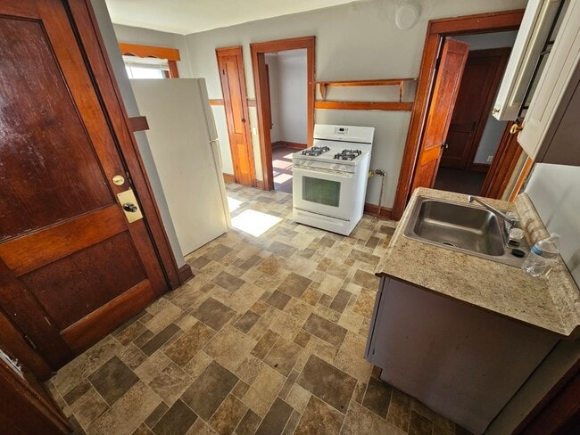 Building Photo - 5748 N 36th St Unit Lower Rental