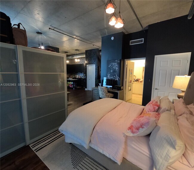 Photo - 2100 Van Buren St Unit 222
