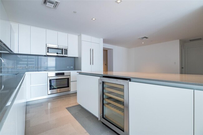 Photo - 88 SW 7th St Condo Unit 1004
