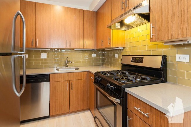 Photo - 3709 N Wilton Ave Unit 3709-G