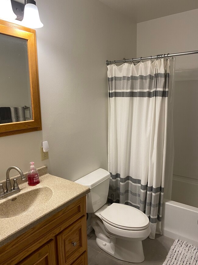 Photo - 439 W 14th Ave Unit A