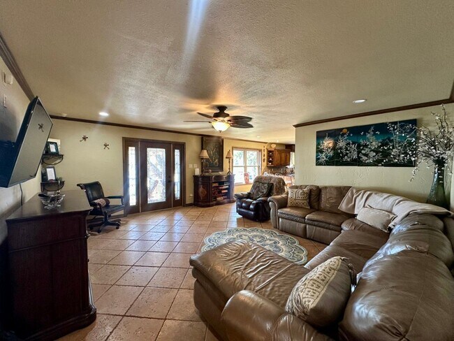 Photo - Stunning, fully furnished 3-bedroom, 2-bath lakefront home on Lake Palestine!