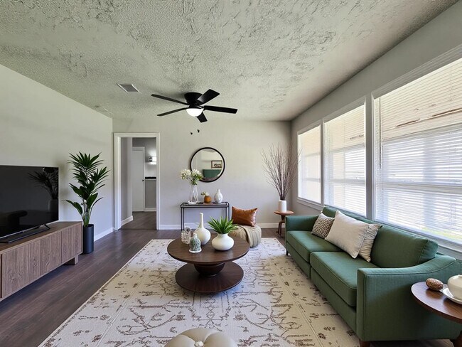 Photo - 5815 Southseas St