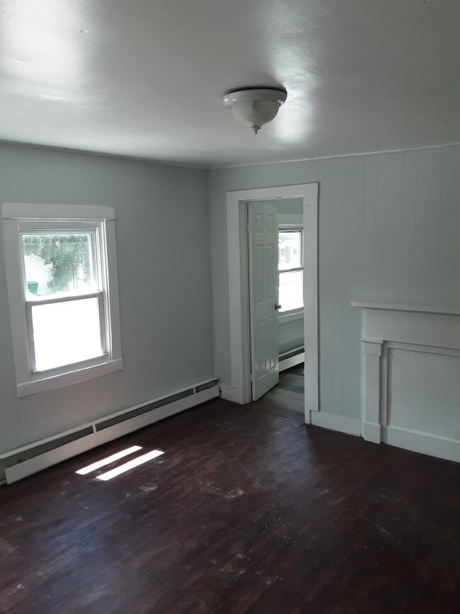 Building Photo - 128 Center St Unit 2