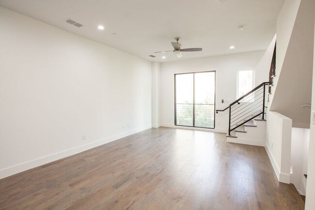 Photo - 2450 N Garrett Ave