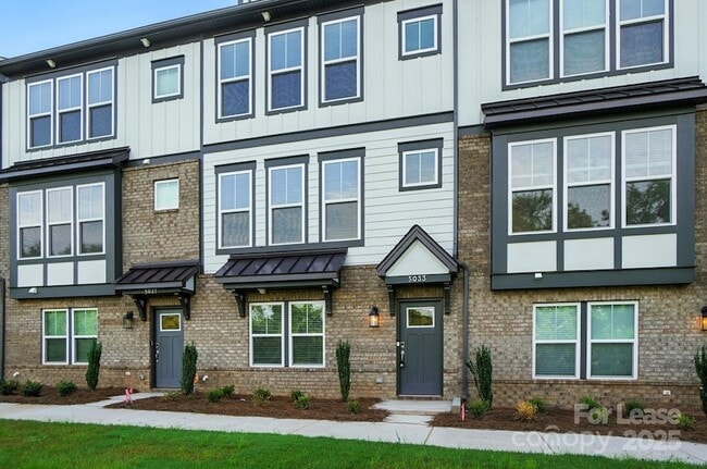 Photo - 5033 Westmead Ln