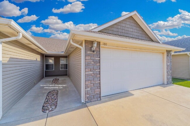 Building Photo - 5326 N Hillside St