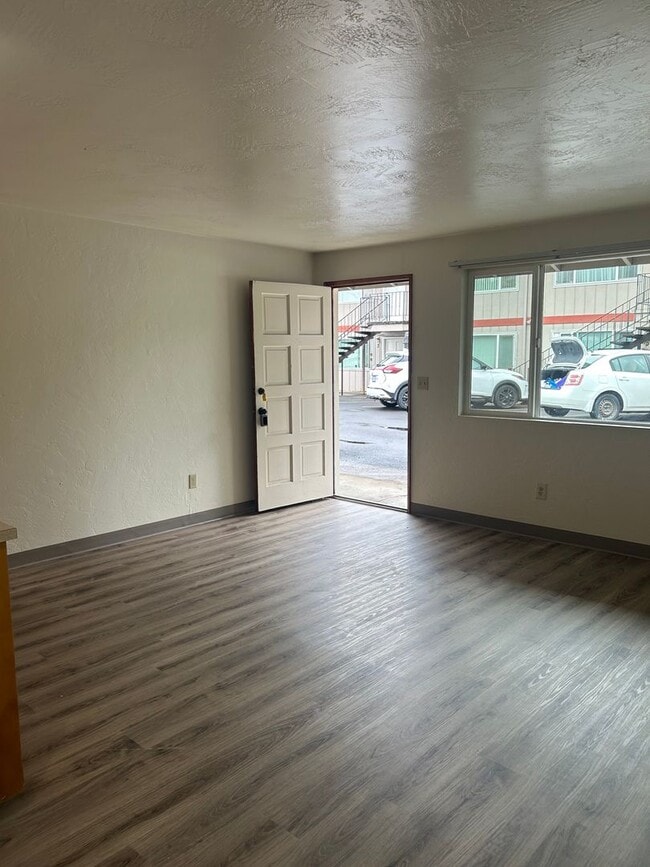 Photo - (906) Pioneer Street - 1 Bedroom / 1 Bathroom Unit 18
