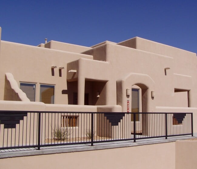 Building Photo - Nice Townhouse in Pueblo’s Gated Community