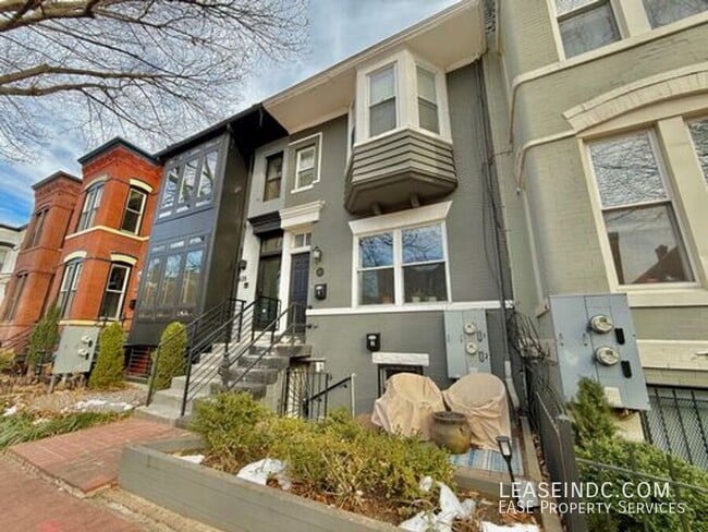 Building Photo - 633 14th St NE Unit #1 Rental