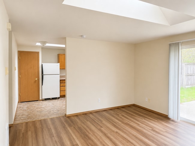 Photo - 60 E Hemlock Ct