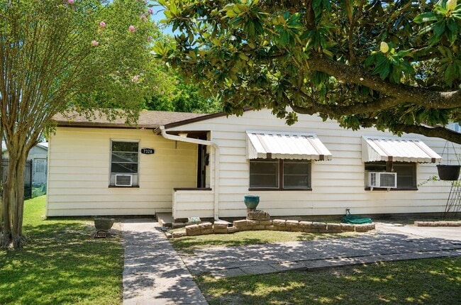 Building Photo - 7328 Oak Hl