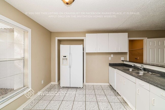 Photo - 417 Oakleaf Blvd