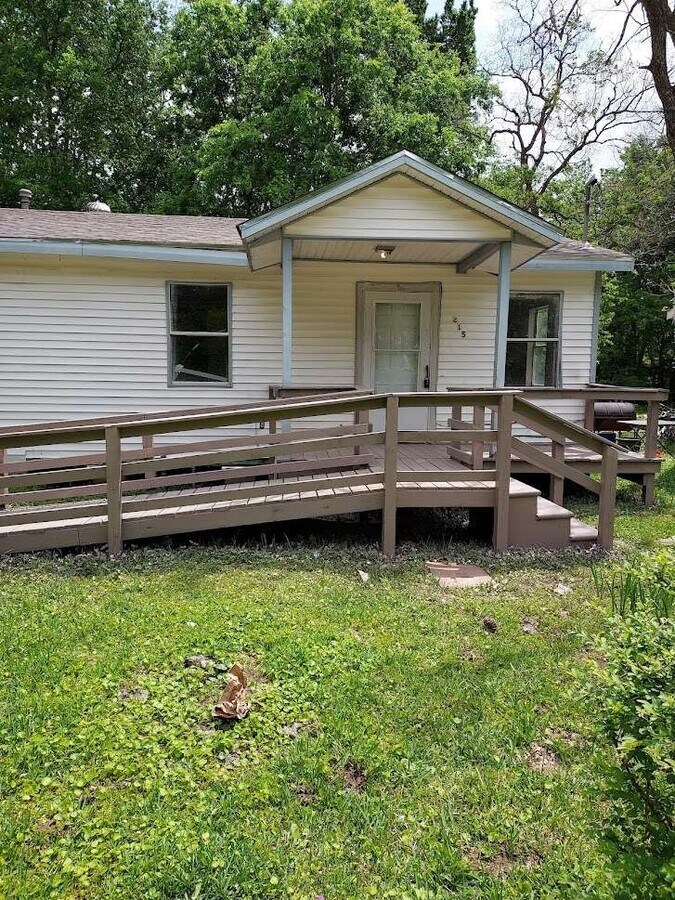 Photo - 215 Blackshear St