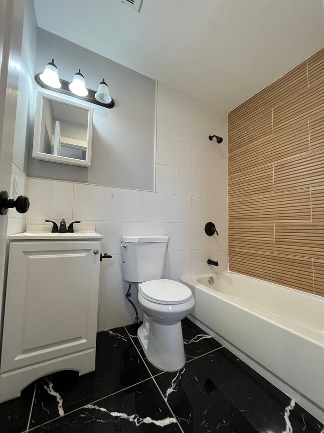 Photo - 212 Zabriskie St