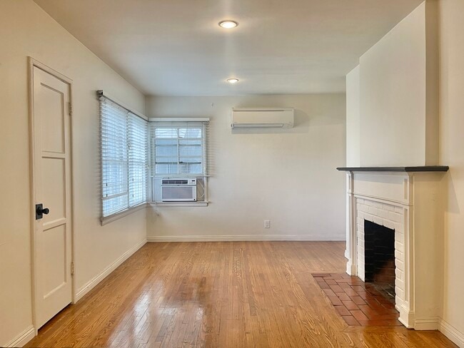 Photo - 5435 Colfax Ave Unidad 5435 Colfax Ave