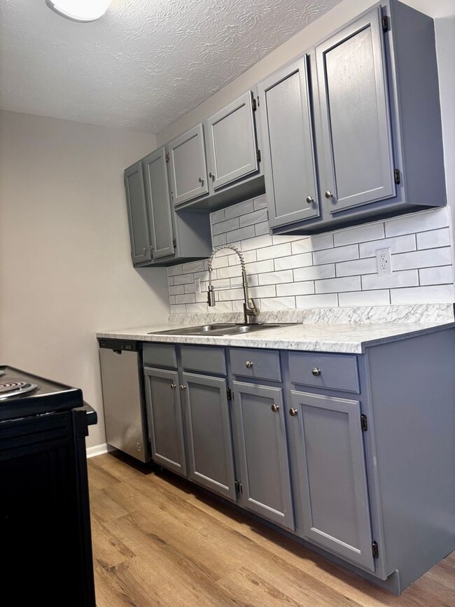 Photo - Newly Renovated 2 bedroom in Englewood! Unidad 521 Apt 4