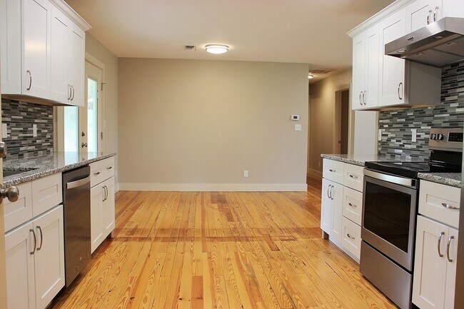 Photo - 2411 S Market St