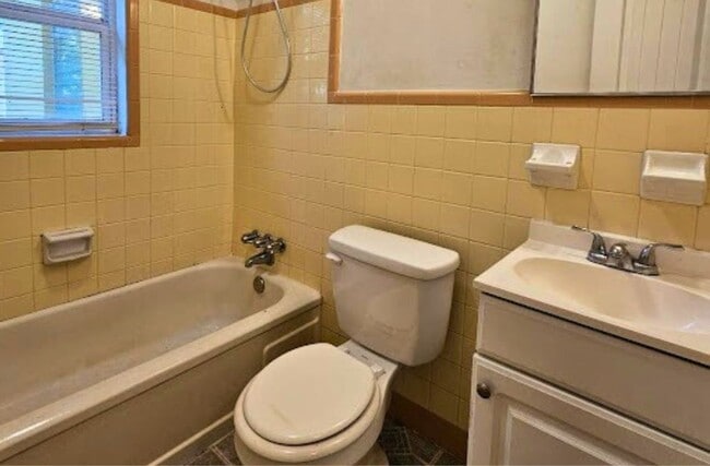 Photo - 3 Bedroom, 1 Bath House for rent in Lakeland *Move-In Special*