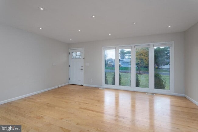 Photo - 384 Walnut Ln