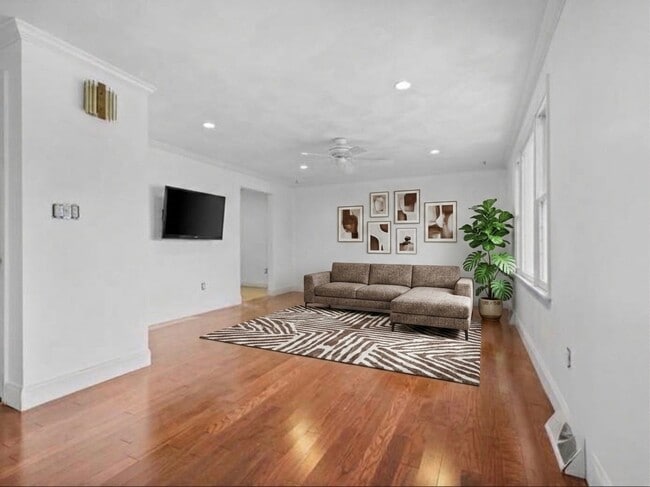 20 Smart St