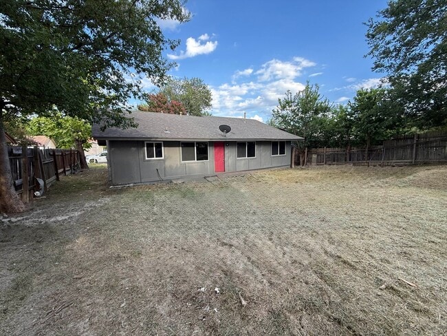 Building Photo - Cozy 4-Bedroom in East Austin! Rental