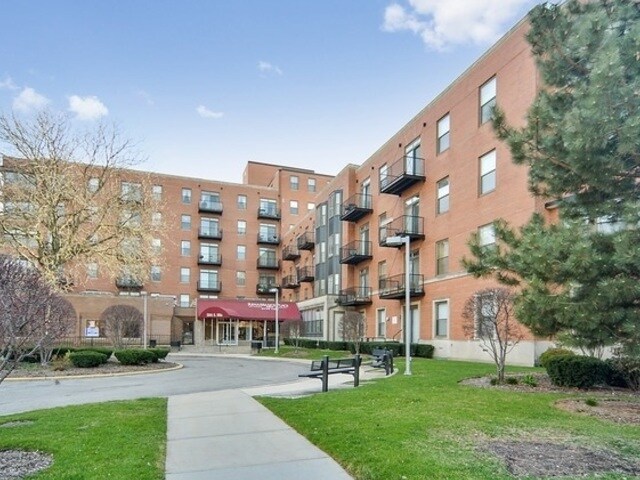 Building Photo - 5200 S Ellis Ave Unit 112 Rental