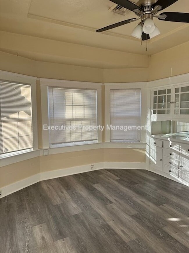 Photo - 119 E Main St