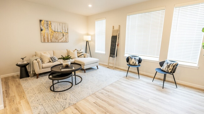 South Warner St Apts