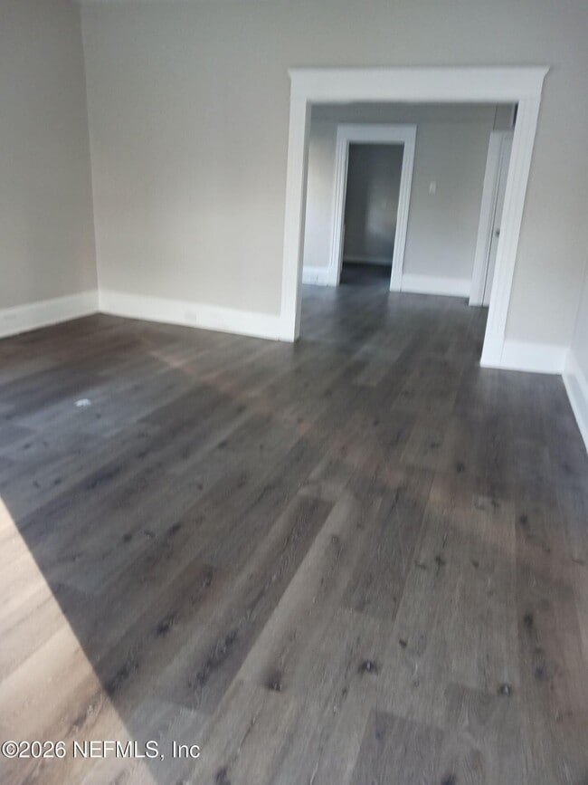 Photo - 1137 E 14th St