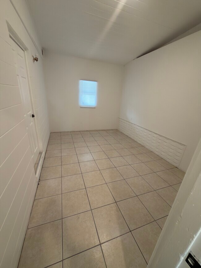 Photo - 936 Pinedale Ave