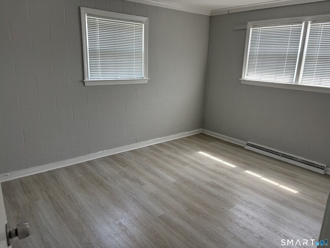 Photo - 832 Milford Point Rd