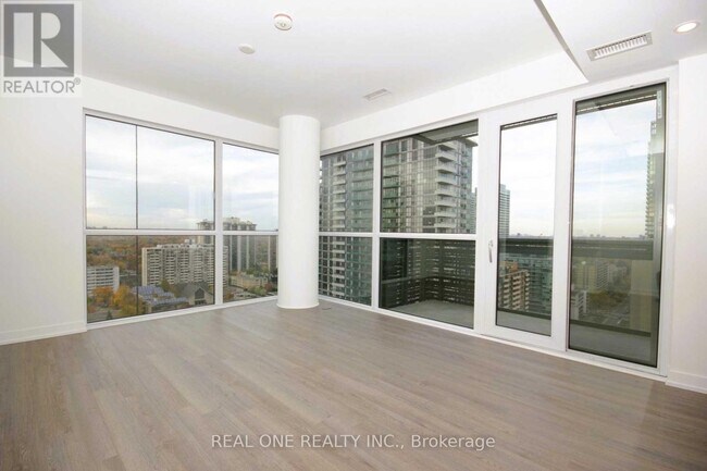 Photo - 39 Roehampton Ave Unit 1709