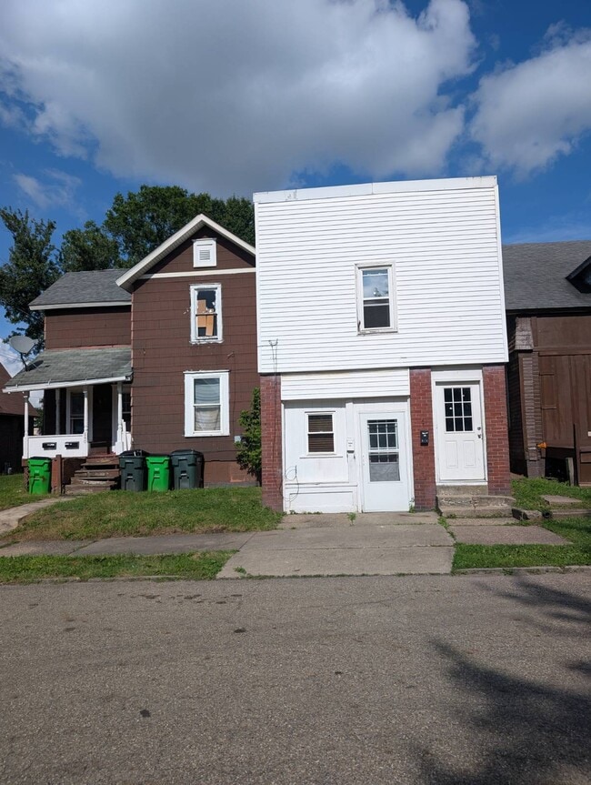 Building Photo - 846 S Linden Ave