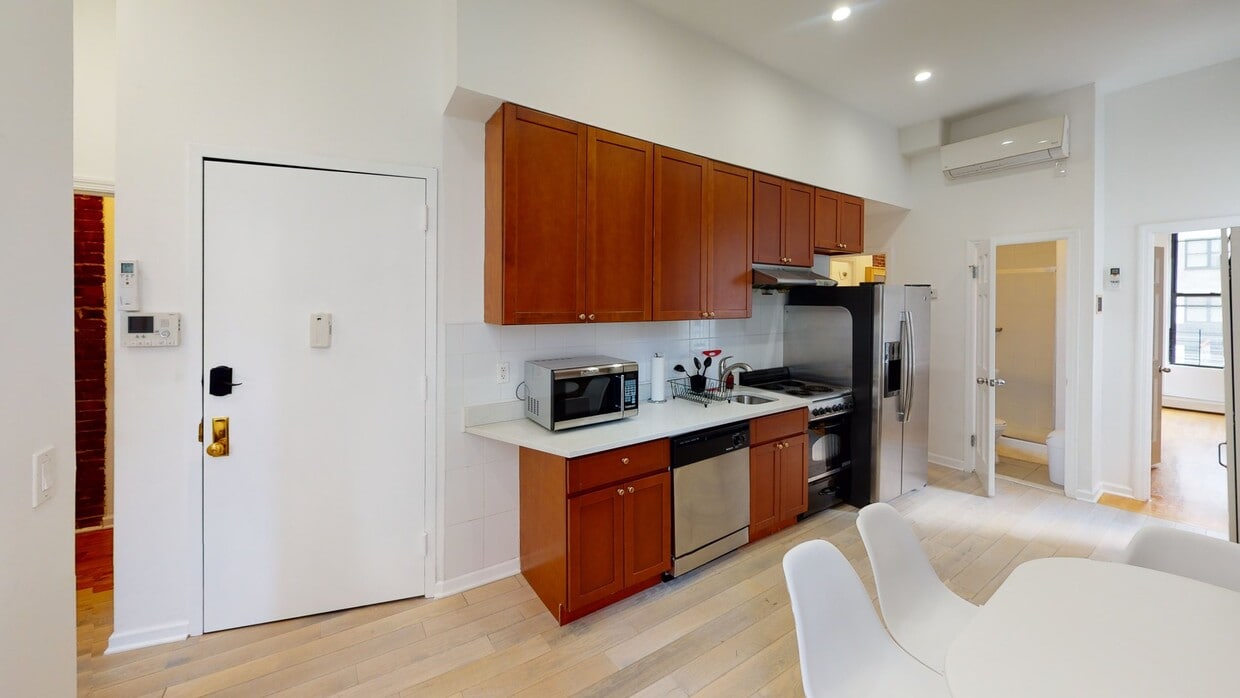 Photo - Private bedroom in 4 bed/4 bath Home