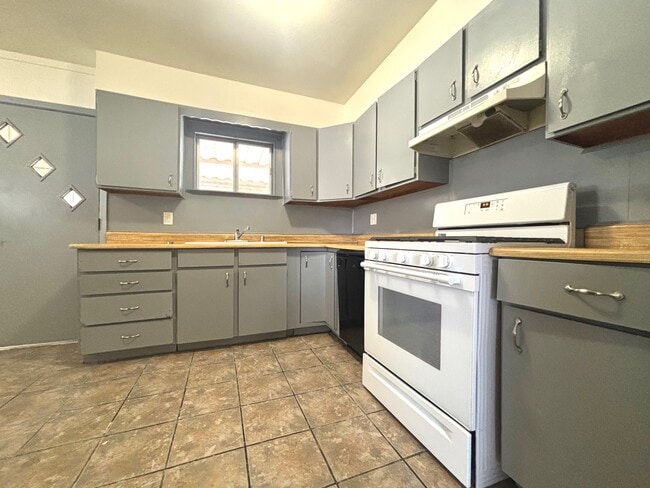 Photo - 5220 Apple Valley Ln