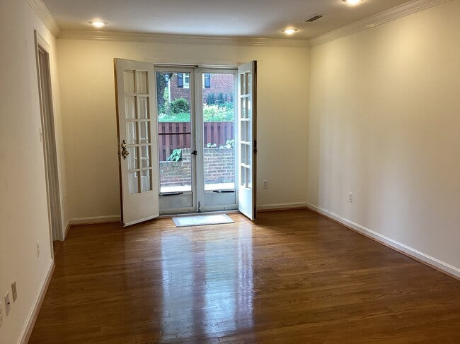 Photo - 6639 Hillandale Rd