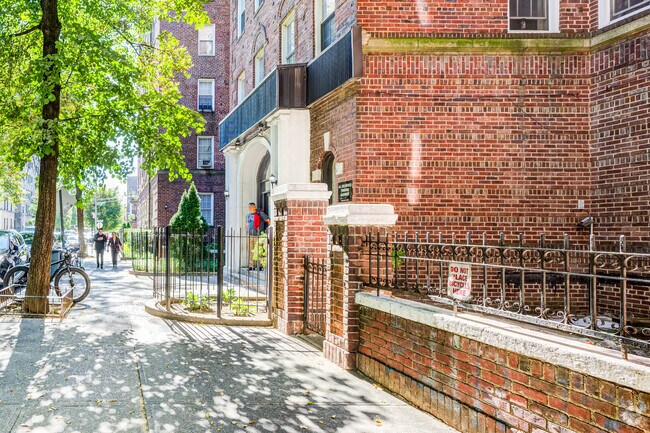 Photo - 88-11 Elmhurst Ave