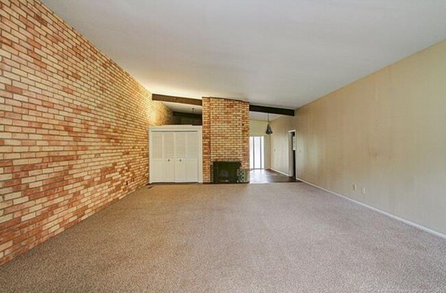 Photo - 48th Pl Duplex Apartamento Unidad 3608