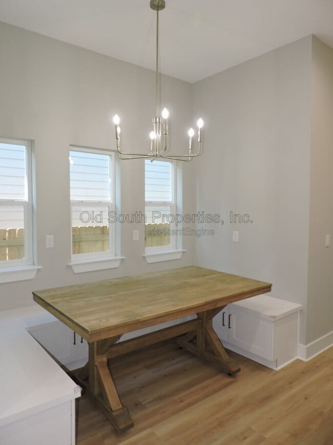 Photo - 706 N F St