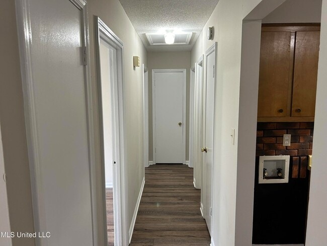 Photo - 8105 Elmbrook Dr